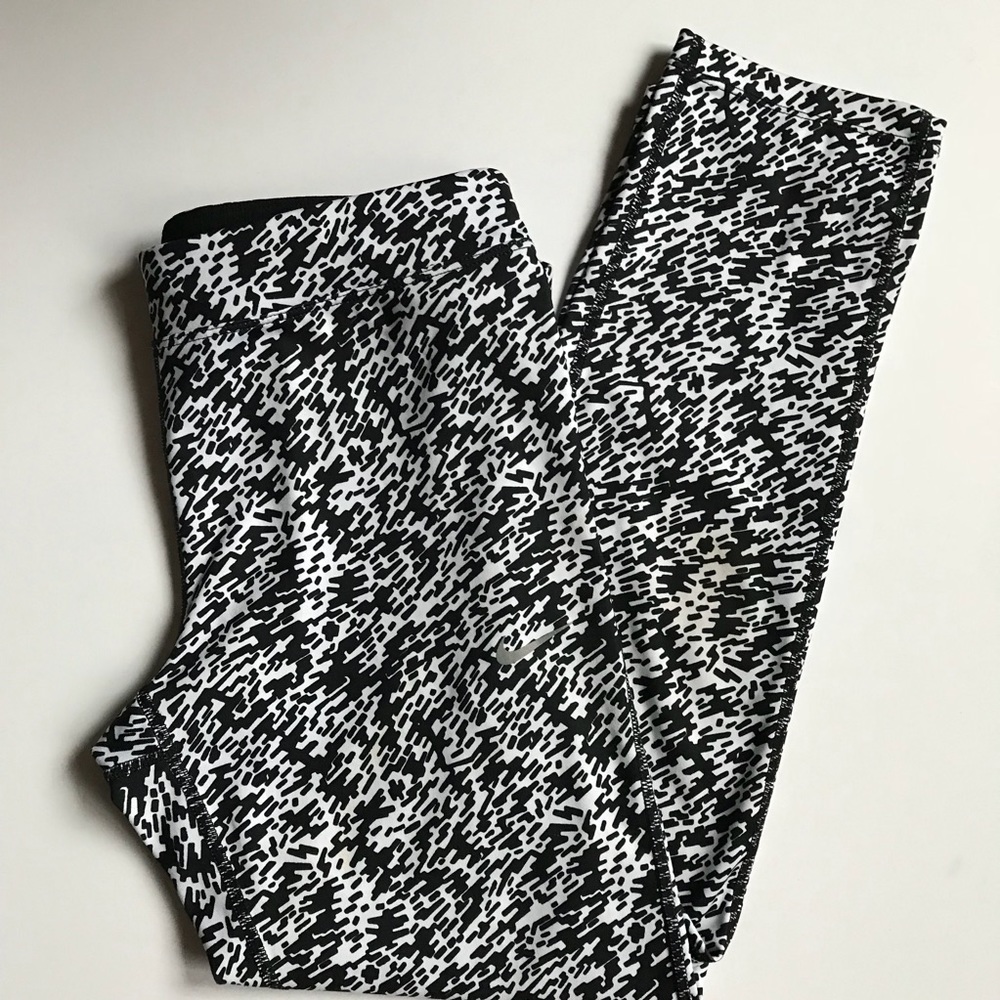Nike dri-fit cropped leggings size M